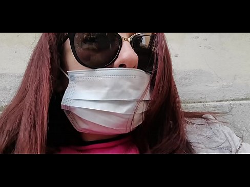 ❤️ Nicoletta sa pomstí svojmu susedovi a vymočí sa mu do garáže (Špeciálna talianska karanténa Covid19) Šukanie video na nás ❌❤